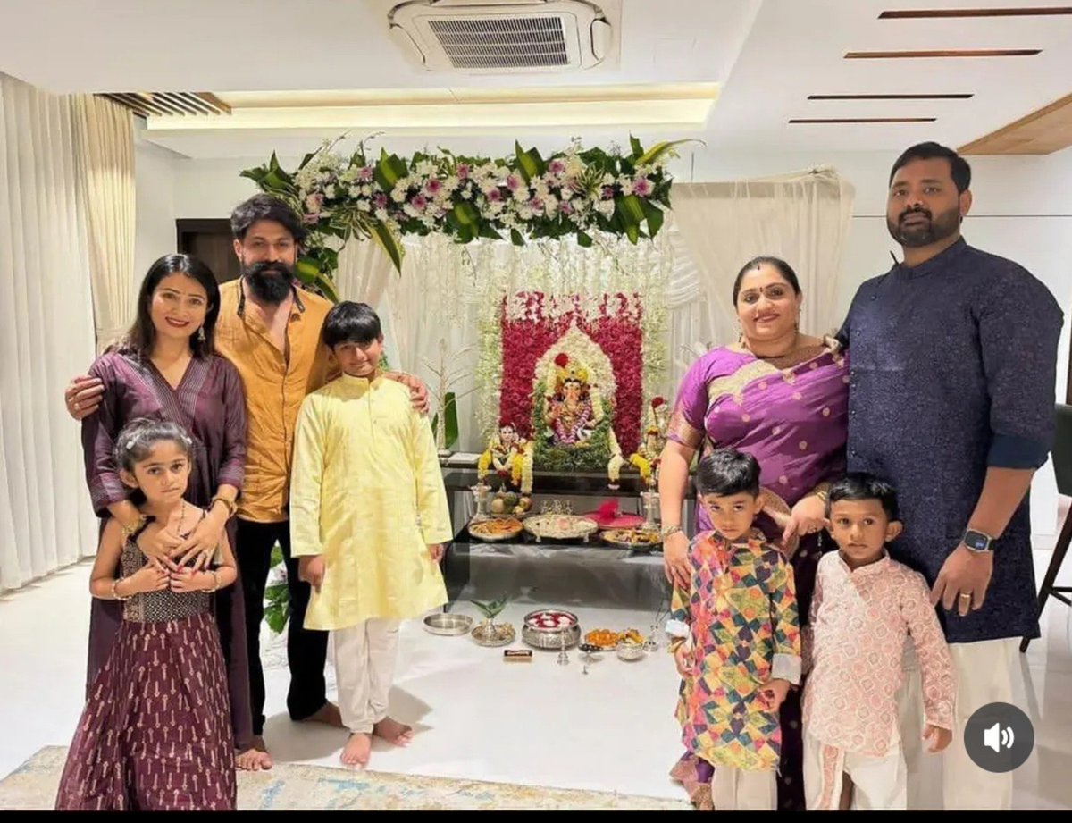 Raitana264's tweet photo. Boss #Yash boss always rooted our sanatan Hindu🕉️ culture 🙏🙏 https://t.co/P9t6h8pPGF