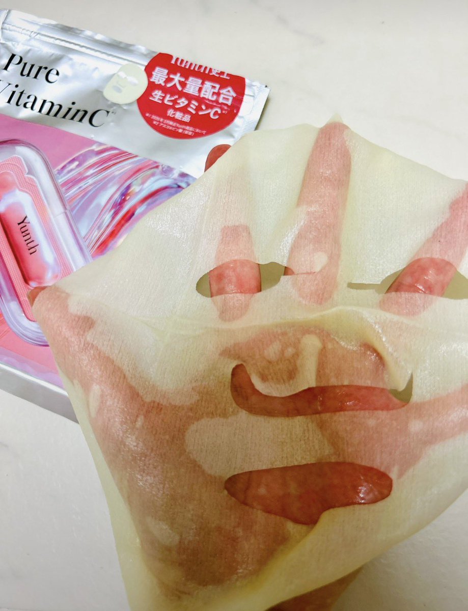 haruna313's tweet photo. Yunthから商品提供を頂きました。
Yunth
生VCシートマスク
紫外線後の乾燥が気になる肌にうるおいを与えてくれる生ビタミンC※1を配合で肌にぴたっと密着します
※1アスコルビン酸（保湿）
#Yunth #生ビタミンC#生美容液マスク https://t.co/2Nvzq449H4
