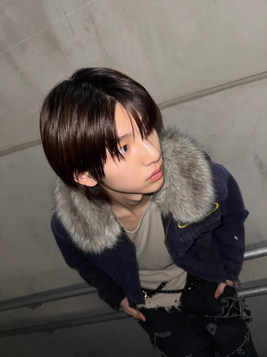 Ieeano's tweet photo. A quiet allure lingers in every glance, where understated charm meets an almost ethereal poise. Draped in muted tones and soft textures, the moment feels effortlessly captivating, delicate yet undeniably magnetic. https://t.co/IJGbEyIEYS