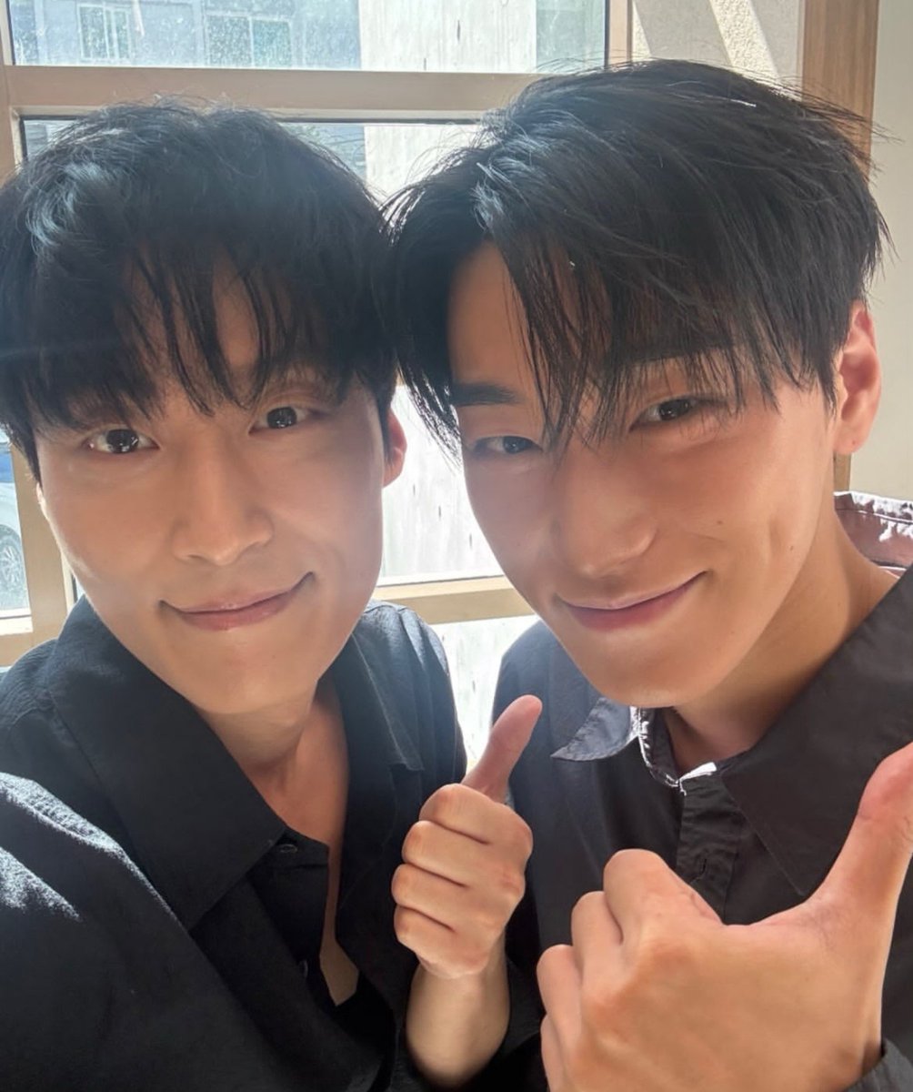 kkomulink's tweet photo. #bothatthesametime https://t.co/fkgsTtAAb3