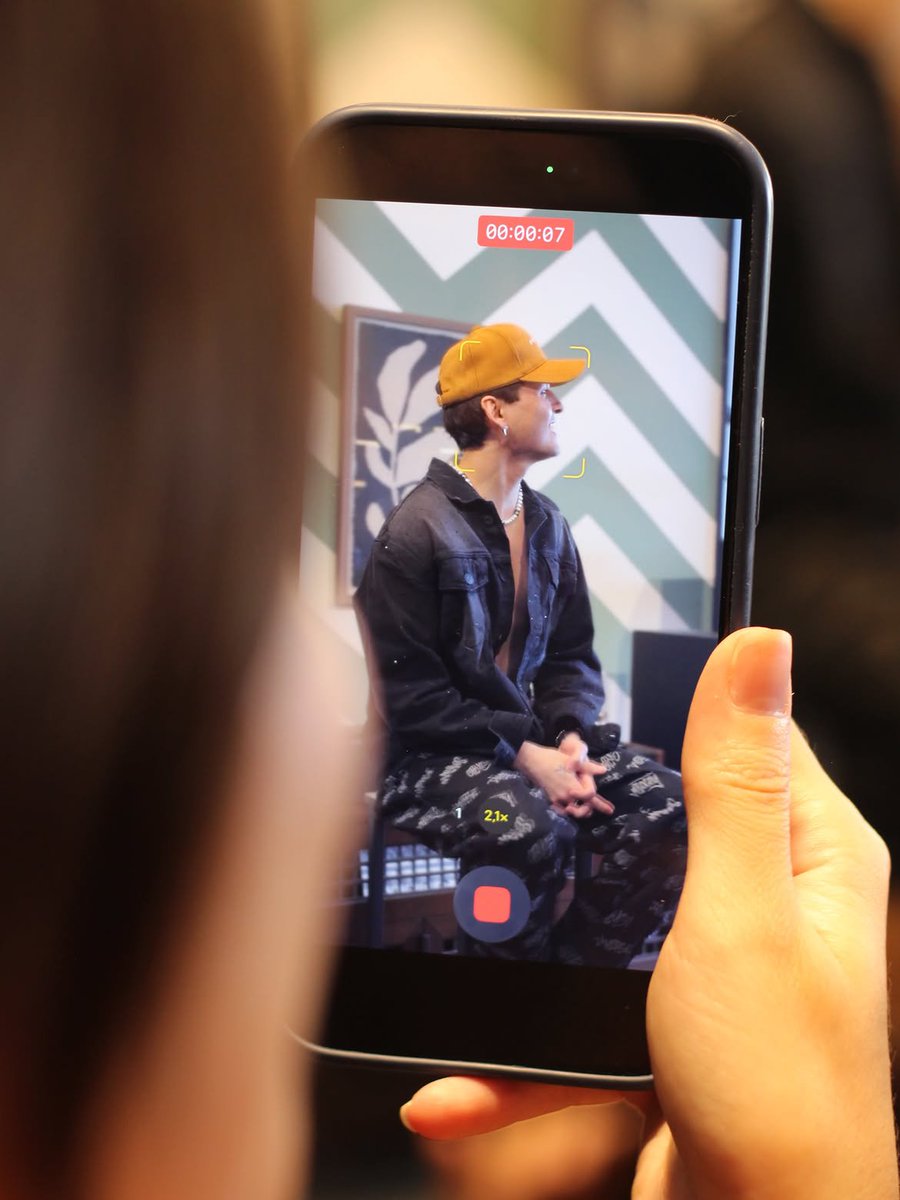 estrellitasde_C's tweet photo. 📸/ fotos de Christopher en el listening party con fans en México ✨

Cc: tlsfotografia

#ChristopherVelez https://t.co/rLkqQX2JLz