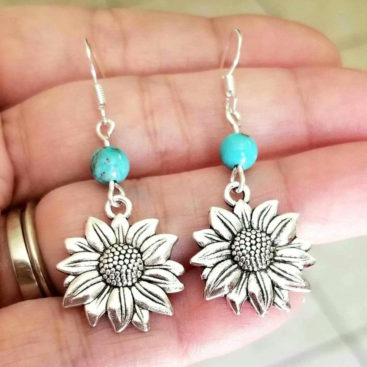 TrendingNowGift's tweet photo. Silver Sunflower Dangle Earrings #jewelry #earrings #silverearrings #dangleearrings #sunflower #SunflowerLove #sunflowers #sunflowerearrings #sunflowerjewelry #BohoChic  #turquoisieearrings #giftforher #etsy
 https://t.co/eOofedLqpi via @Etsy https://t.co/7vy4jidqmR