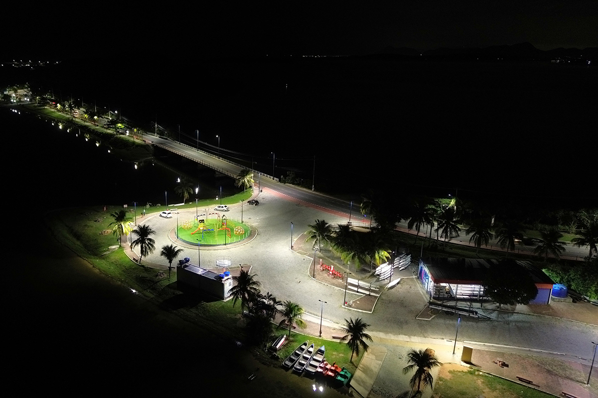 Marcelo66243233's tweet photo. MARICÁ MODERNIZA ILUMINAÇÃO PÚBLICA COM INSTALAÇÃO DE MAIS DE 4 MIL LÂMPADAS DE LED
Substituição de luminárias convencionais amplia a segurança viária nos bairros e gera mais eficiência energética para o município.
Foto: Julios Costa/Maricá
https://t.co/6tUpK5ep22 https://t.co/QD2IuFmtxG