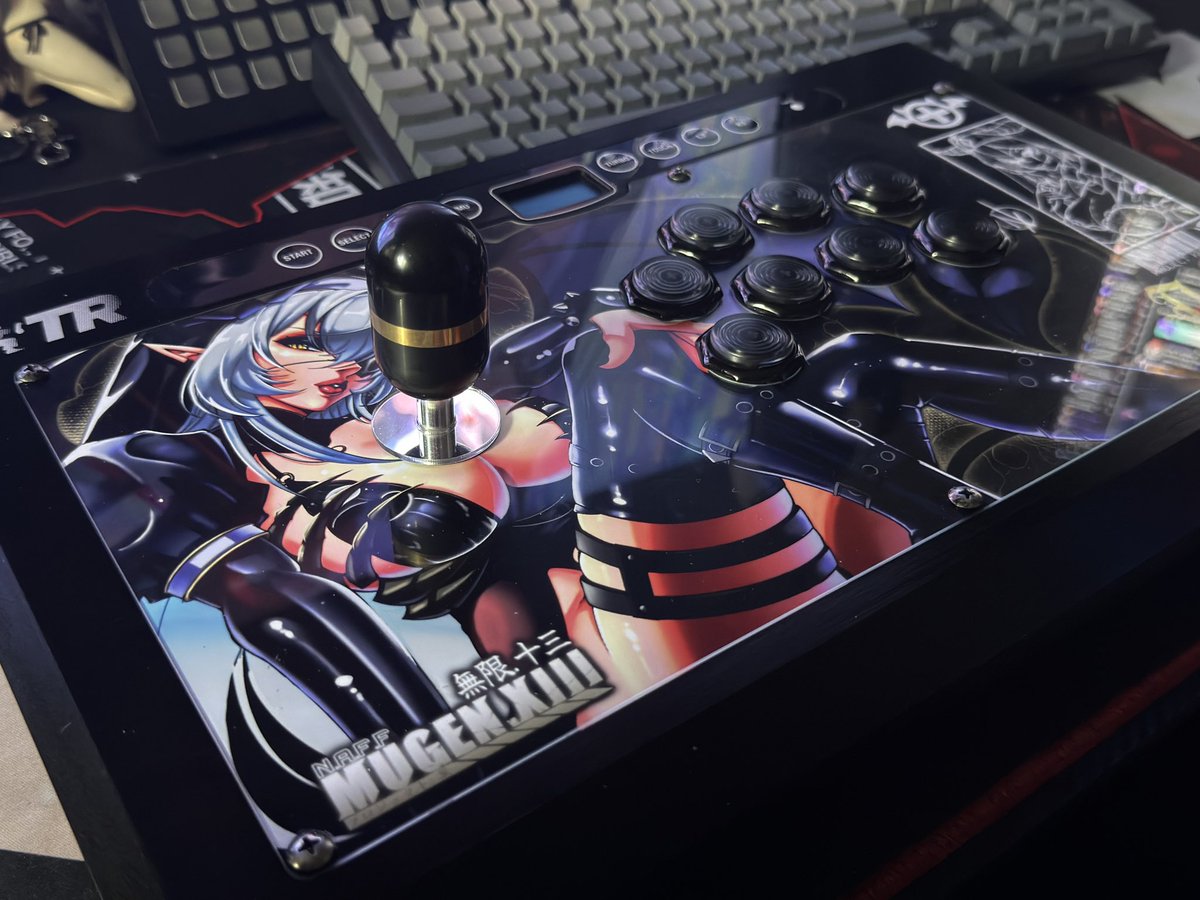 MugenXlll's tweet photo. She’s done!!!! My finished @trfightstick mod 
Art printed: @focusattack 
@goldenlever 
@Gamer_Finger https://t.co/DbzRrrZfJN