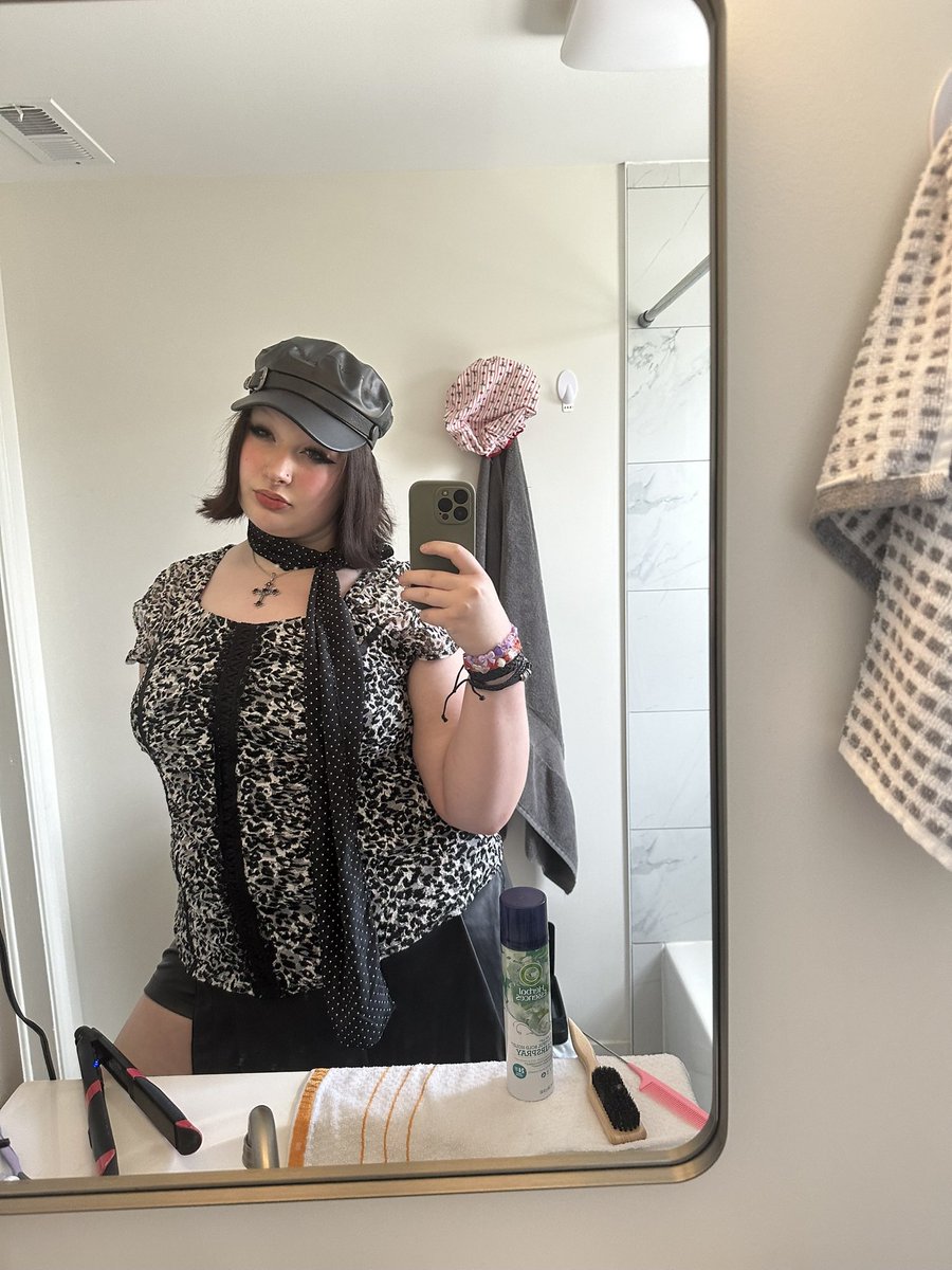 rin1rl's tweet photo. Tribute Tuesday ✨

Attention isn’t free, but I make it worth your while 🥀
Clear a gift off my Throne or send a tribute if you want my inbox open.

🔗 Link Below
⁠#findom #sendtribute⁠ #curvy #paypig https://t.co/K9ql3xVVAQ