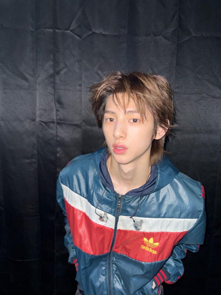 Ieeano's tweet photo. An enigmatic presence unfolds beneath the dim glow, where effortless charisma meets a distinctly captivating edge. Tousled strands and an unruffled gaze create an alluring contrast, radiating a nonchalant sophistication that feels both striking and irresistibly magnetic. https://t.co/UMnrEP3YDi