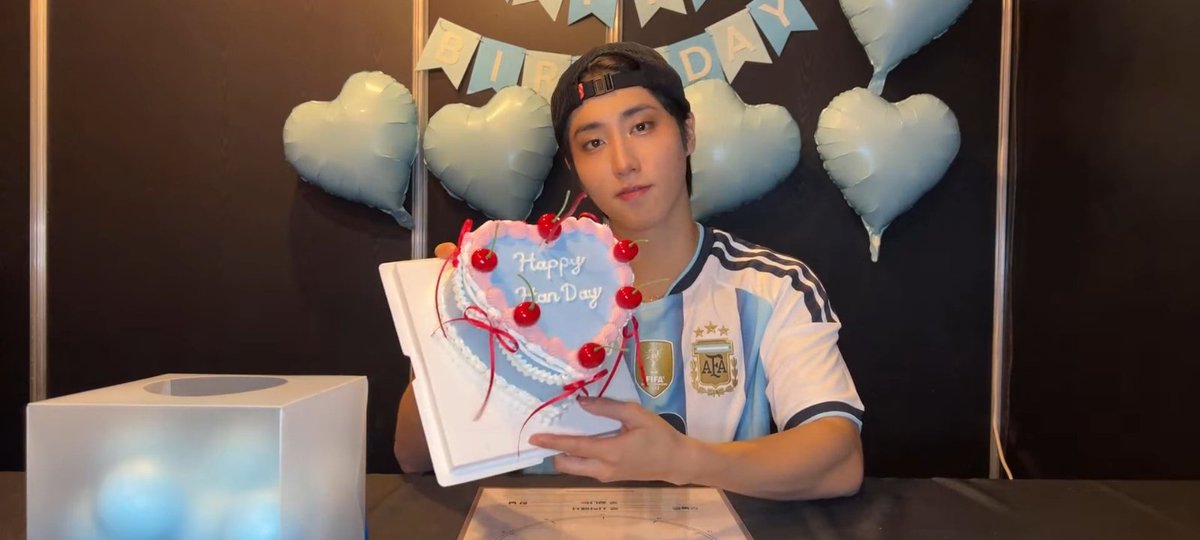 StrayBolivia's tweet photo. 🐿️ 《 14/09/26 》
#HappyHanDay - LIVE

🧡🐿️ Esperamos Stay Que No Se Hallan Perdido El Live De Nuestro Pequeño 🐿️🧡

🧡
https://t.co/rtcTdibE8H

#HappyHANDay
#한이의_유성우가_내리는_날
#HANWrittenWithLove
#StrayKids #스트레이키즈
#한 #HAN
#STRAYKIDSBOLIVIA 🇧🇴 https://t.co/y8kiCjdjA6