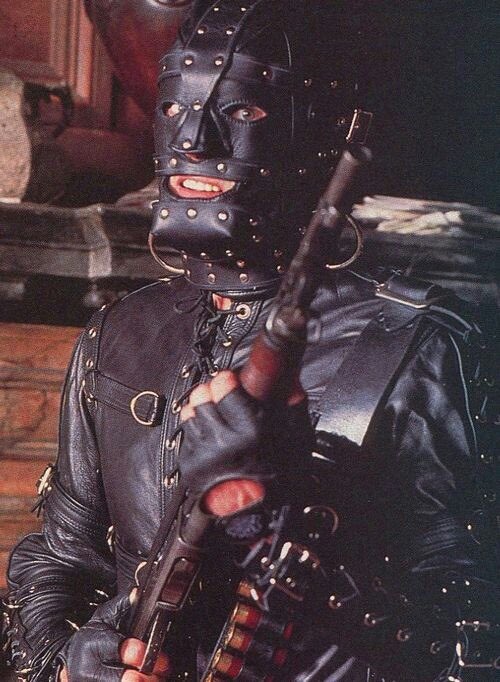 lottasvard_'s tweet photo. i want to marry the people under the stairs gimp https://t.co/H8tBBJ92XB