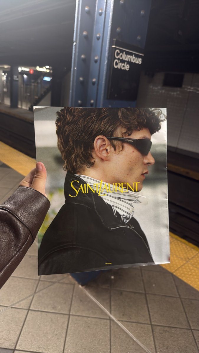 motherkail's tweet photo. CONNOR STORRIE SPOTTED AT COLUMBUS CIRCLE https://t.co/GcMQTpAHcn