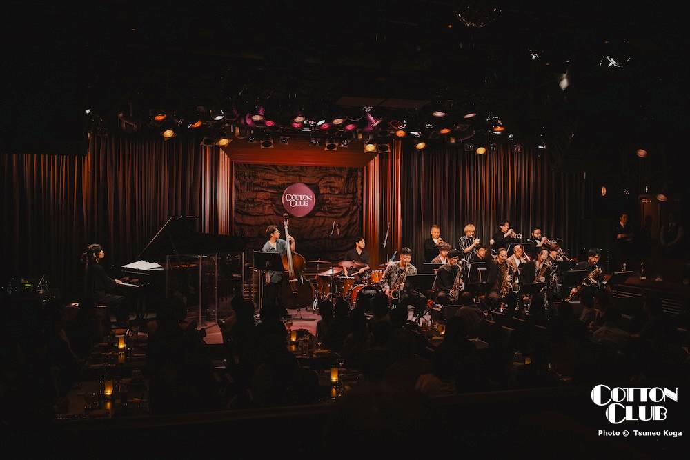 cottonclubjapan's tweet photo. 【𝐿𝐼𝑉𝐸 𝑃𝐻𝑂𝑇𝑂📸】
𝐑𝐘𝐎 𝐊𝐎𝐍𝐈𝐒𝐇𝐈 𝐚𝐧𝐝 𝐭𝐡𝐞 𝐋𝐈𝐌𝐈𝐓𝐄𝐃 𝐄𝐗𝐏𝐑𝐄𝐒𝐒
2026 8.16 sun.

全ライヴ写真はこちら▶︎https://t.co/cqOn5uCkAM

<Member>
#小西遼 (sax,leader) / @musicfoolosophy
#兼松衆 (p) / @shukanematsu
#古木佳祐 (b) / @KEISUKE_FURUKI
#工藤明 (ds) / @ute910
#高井天音 (tb) / @highwellamane
#玉置優里 (tb) / @tamakibone_
#青木昂 (tb) / @tbkohkoh
#青地宏幸 (tb) / @aochi_trombone
#吉澤達彦 (tp) / @tatsuhikotp
#奥村晶 (tp)
#曽根麻央 (tp) / @MaoSone1
#佐瀬悠輔 (tp) / @sase_tp
#八巻綾一 (as) / @ryo1sax
#馬場智章 (ts) / @TomoakiBaba
#石井裕太 (ts) / @Harnov_ts1175
#森下歩哉 (bs) / @morishi_fusion

Photo by Tsuneo Koga