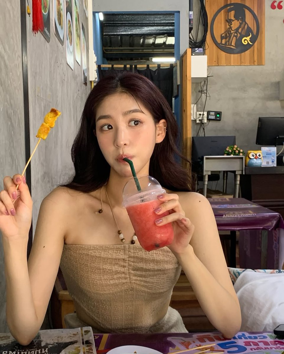 reineesmee's tweet photo. Walaupun kesannya sksd, tapi gapapa aku trabas. 

MET MORNINK SEMUA JAJARAN ADMIN 
Jangan lupa sarapan yaa, nyantap aku juga boleh 👉🏼👈🏼 (joke) HAVE A GREAT DAY YAAAA!!! 

 @OBSCURAsub  @keepVVIAN https://t.co/0iD3lX9nAS
