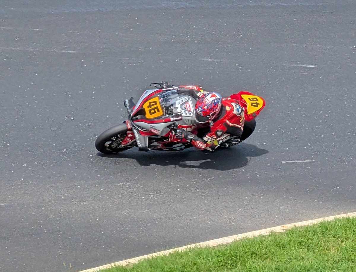 NB8C20's tweet photo. JSB1000は速いですね〜🏍️ https://t.co/PpRfgjfsWB