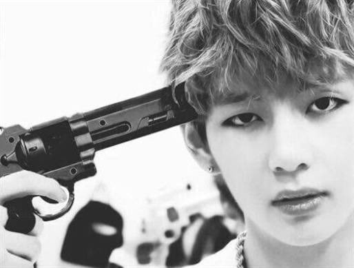 njzful's tweet photo. kpop idols pose with guns all the fucking time but it’s suddenly a problem with giselle oh honey get behind me https://t.co/gairDqLUj9