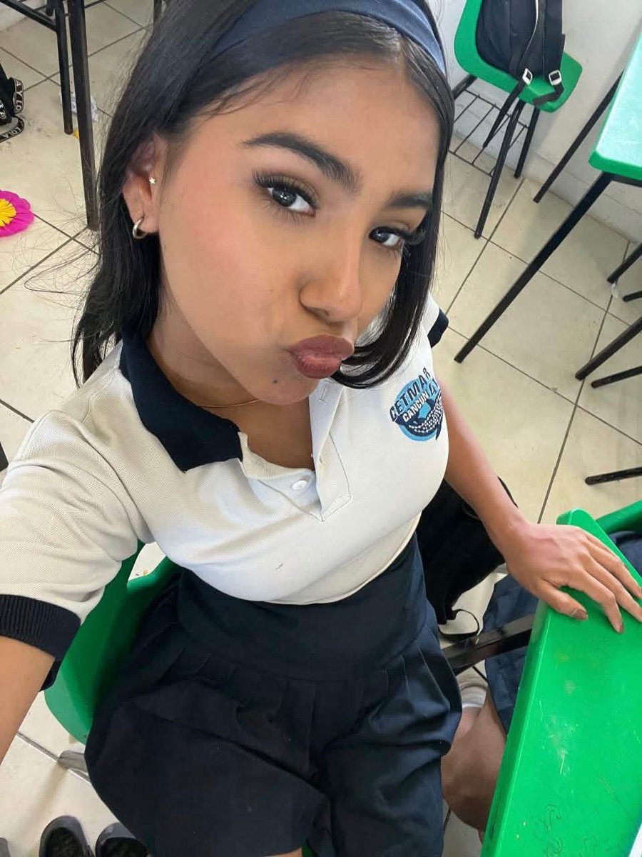 VigiaCiudadano7's tweet photo. SERVICIO SOCIAL

🆘 Cancun Y Alrededores 🆘
Por favor si alguien la ha visto ayúdenme soy su mamá y estoy desesperada se fue de la casa desde temprano y no hemos sabido nada de ella no llevaba su celular ni tampoco dinero lo único que sé es que llevaba una bolsita de mano negra y tenis ADIDAS NEGROS se llama Ximena tiene 17 años 

📍Por favor si alguien sabe algo comunicarse a estos número 9983437365 , 8138667492 📍
 
Una mamá nunca piensa que tendrá que publicar a sus hijos de esta manera en las redes sociales POR FAVOR AYÚDENME CUALQUIER DATO SERÁ DE GRAN AYUDA 🙏🏽