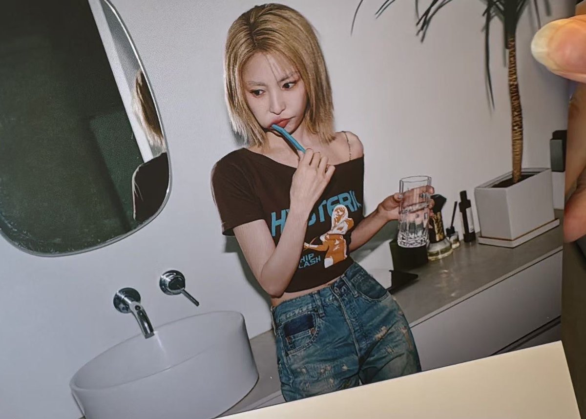 Velvet_0330's tweet photo. 美美拍照片的背后是……
#BoAtheLive https://t.co/dbanKfgwh6