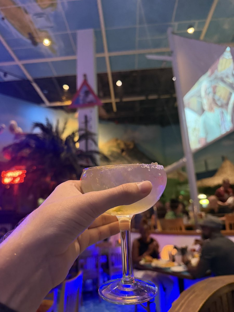 Camcrii_'s tweet photo. I made it to margaritaville!! https://t.co/zTZ3V4JO79