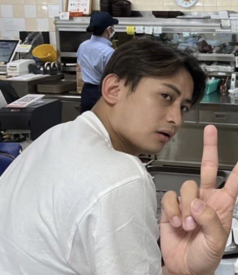 koijyo_'s tweet photo. ヤマトリノちゃん、コカイン所持で逮捕って😱

逮捕の1週間前、本人の占い動画でこう言われてたみたい🥹🥹🥹

「今年は対人トラブル」 「同居は向かない」
薬の話は出てないけど、、、生活の歪みについて指摘されてた💦

それで今日、六本木の自宅タワマンでコカイン0.4g所持、現行犯。彼氏の会社役員も同時逮捕😨

七王（なお）さんって占い師さん凄過ぎる😇😇😇