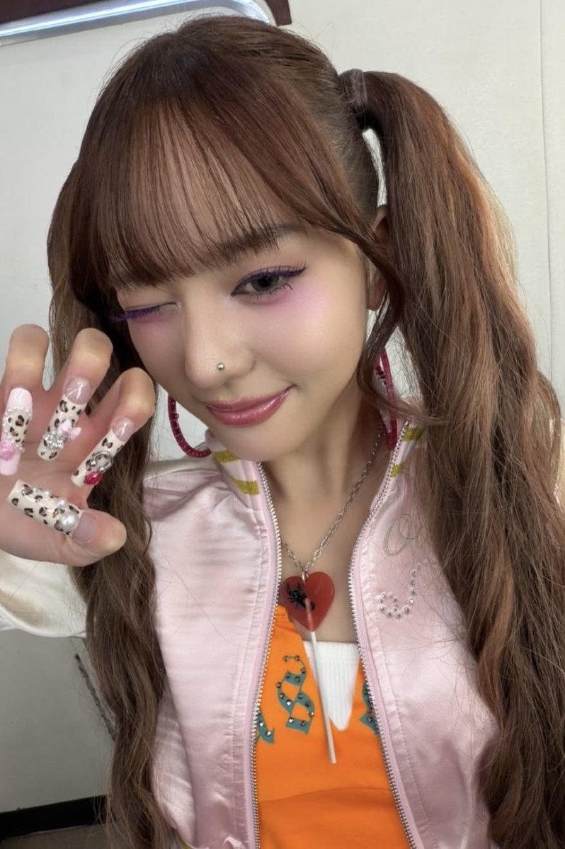 spalune's tweet photo. 𝟎𝟏 ㅤ﹙ 𝒅ay one ﹚ㅤ𓏲ㅤa ㅤ˳ ㅤ𝘀𝗺𝗶𝗹𝗲 ㅤ:) https://t.co/75wymkq60a