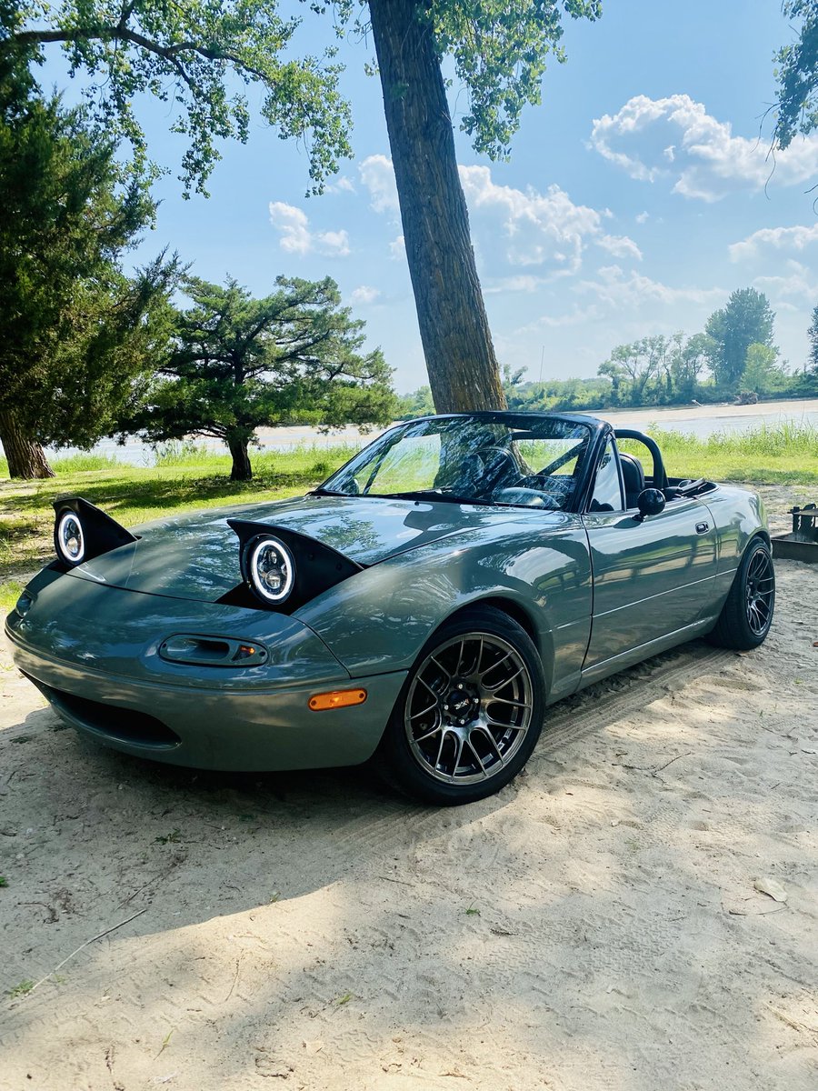 Juleski2025's tweet photo. @tuuu28283 ‘91 Miata on nice days😎 https://t.co/ExIVTzHMiF