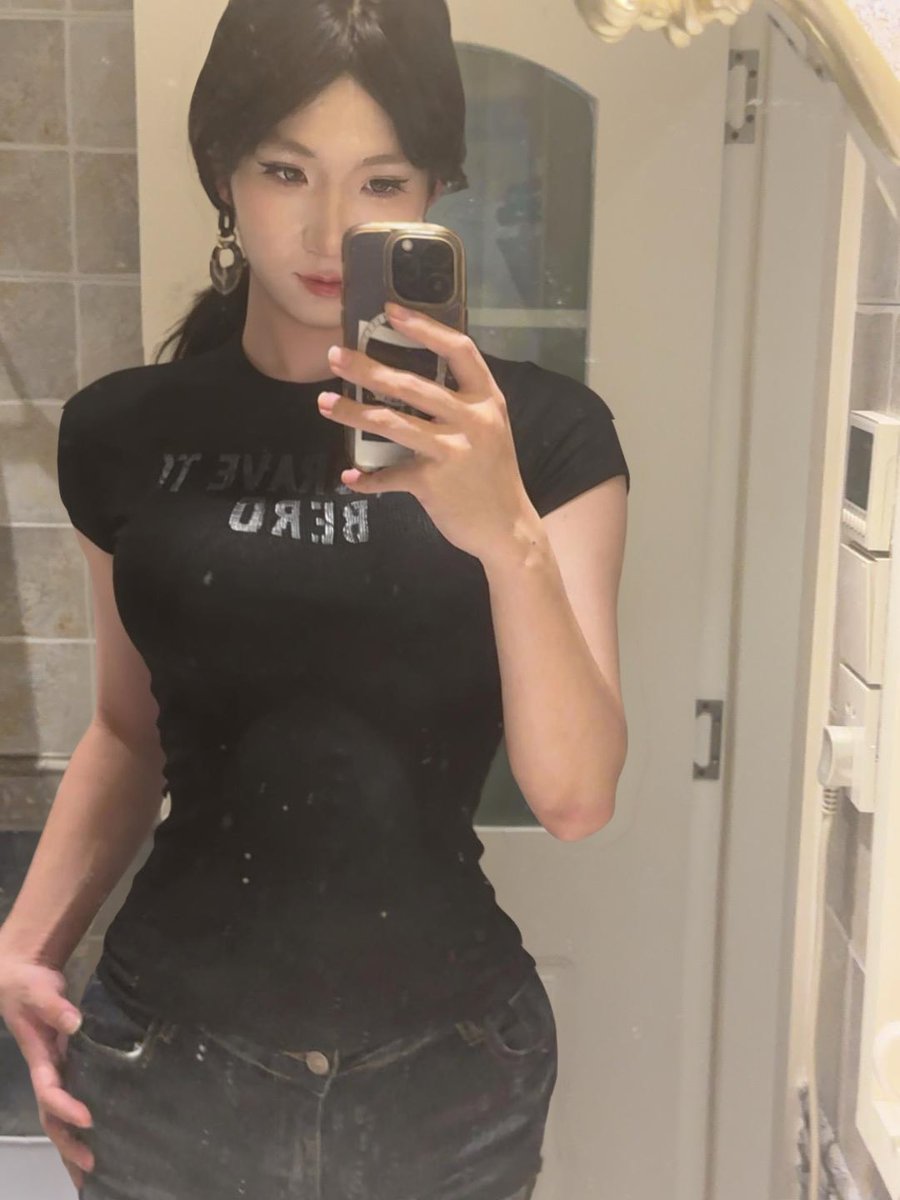 Toskadawc's tweet photo. 镜子太脏了 #男娘 #cd https://t.co/OUoNUjwfLF