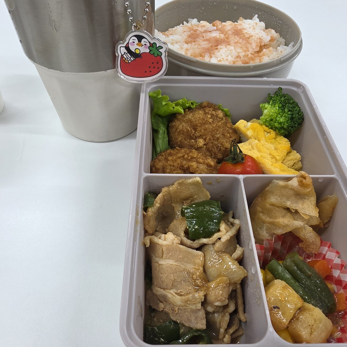 junho_kaoru0125's tweet photo. お弁当に豚肉🐷炒め入れてきたよ💛
ジュノが話してたのとは違ってるだろうけど豚肉だけでジュノを思い出してるよ🤭
#이준호 #LEEJUNHO
#O3Collective https://t.co/pqXxj98HZC
