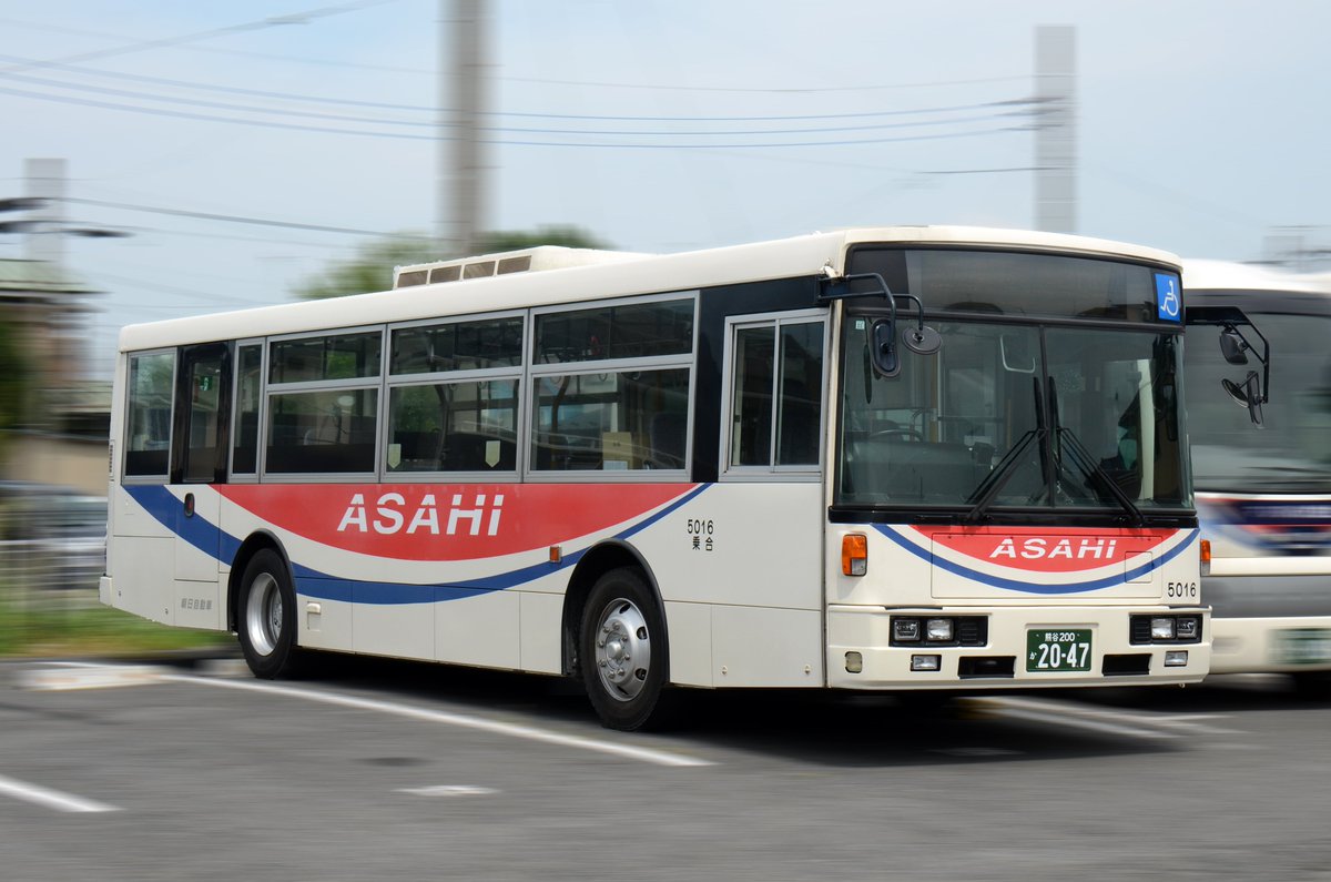 asahi_jidousha's tweet photo. 【お知らせ】越谷営業所で引退した5016号車が電撃復帰！🙌

加須営業所の鴻巣駅・加須駅・羽生駅を発着する各路線で運行します。
かっこいい姿を写真に収めるのはもちろん、ご乗車もお待ちしております！

※運用に関するお問い合わせはご遠慮ください
※撮影の際はマナーを守ってくださいね📸 https://t.co/ubCjK5GGhy
