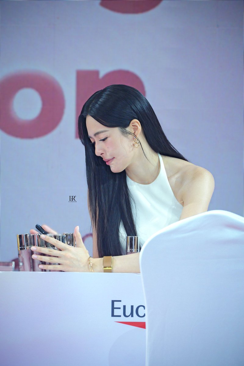 LilyRose38_TH's tweet photo. มาต่อๆ  😁

EUCERIN SPOTLESS WITH LINGLING 
#EucerinNO1BrighteningCelebrationXLingLing 
#LinglingKwong #หลิงหลิงคอง‌ https://t.co/D1ETwZ5uIB