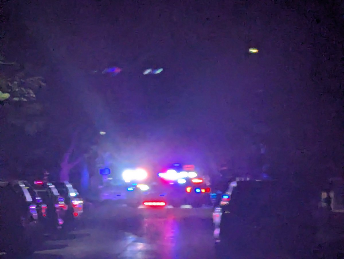 dalka's tweet photo. Large police presence in Skokie 92xx Lorel unknown issue #chicago #news https://t.co/tpSnGy2Acd
