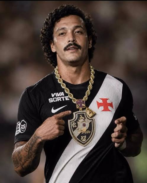 NewsAlmirantee's tweet photo. ainda bem que o chefe da boca é nosso pqp https://t.co/zfFhsQoUf5