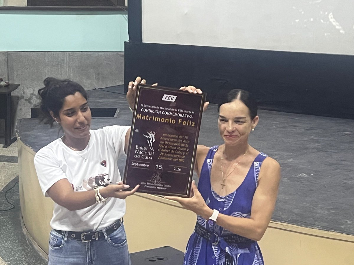 UJCdeCuba's tweet photo. 🇨🇺| En conmemoración del 70.º aniversario del ✊ Acto de Desagravio de la FEU a Alicia Alonso y al Ballet Nacional de Cuba (BNC), rememoramos hoy este acontecimiento trascendental en el Anfiteatro Varona de la Universidad de La Habana.

#UJCdeCuba #FEUdeCuba #BalletNacional https://t.co/1S8iMjwvpB
