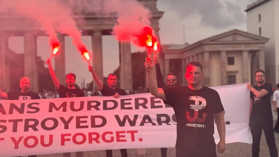GregParis75017's tweet photo. - Jutro 17 września, 87 rocznica sowieckiej napaści na Polskę i wywózek na Syberię
- Czy Slawek Mentzen juz pojechal do Moskwy odpalić race i domagać się reparacji od Rosji, czy został w Polsce i będzie coś pierd°lił na X-ie i na TikToku? 😳 https://t.co/cesIK9LxK1