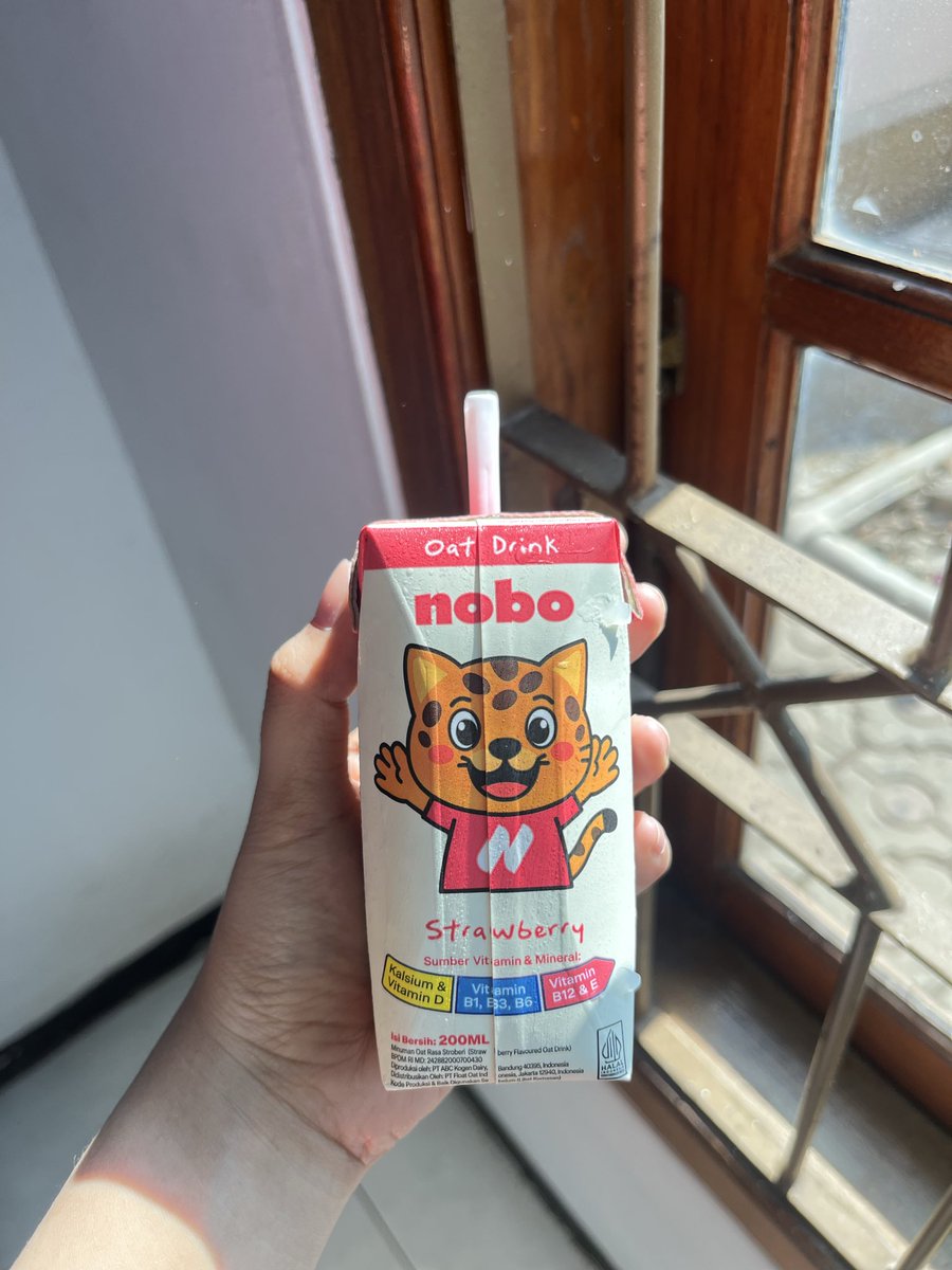 claraaaaafy's tweet photo. ternyata susu nobo varian strawberry seenak ituuu guys 🍓🥛😭
rasanya creamyyy wajib cobain sih, enak bgt 🩷✨￼ https://t.co/EpOb2YlENK