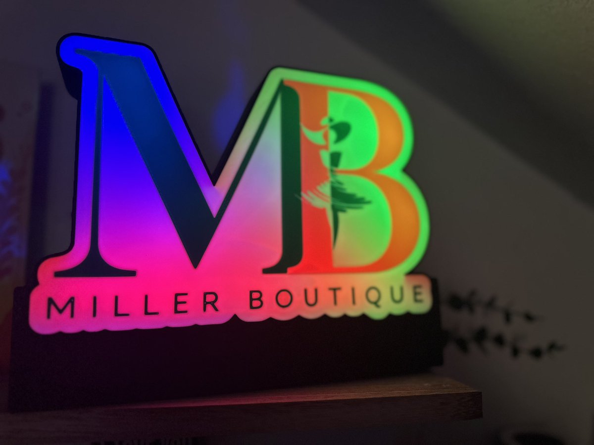 MillerBTQ's tweet photo. Look what we received today! 🤩🩷 

Huge shoutout to @DreamForge3D_AT - he does amazing work & you won’t be disappointed if you order something yourself! 

Go check out his amazing work, order one…maybe even 2 awesome light boxes! I know I’ll be placing another order! 

Thank you so much for this light box, it’s perfect! 🥰