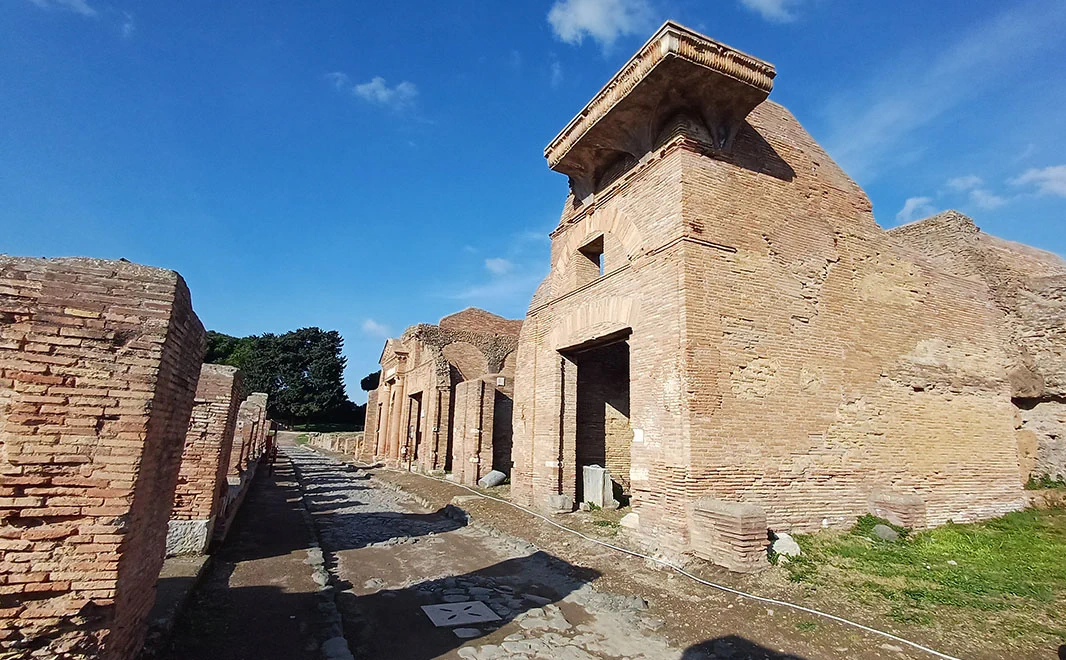 City streets in Ostia, the ancient sea port of Rome at the mouth of the river Tiber. Credit: Tom Brughmans 