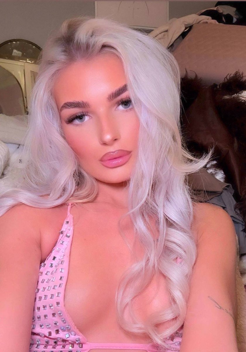 daisy18xo's tweet photo. british teen chav tart https://t.co/EXGdllc13O