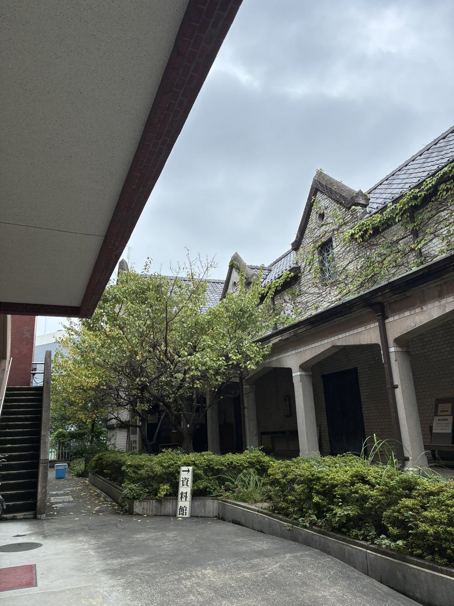 ut_high_edc's tweet photo. 9/13(日)は東京都立日比谷高校「星陵祭」を訪問しました。校内の資料館には府立一中時代のものをはじめ貴重な資料がたくさん。伝統の重みを感じさせる素敵な文化祭でした！ https://t.co/RW500rqWQV