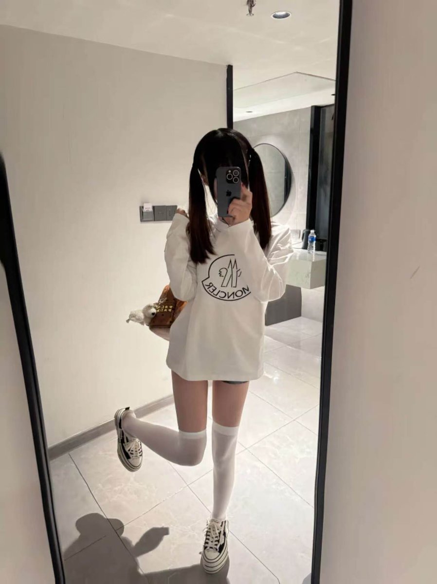 SkuraAlex's tweet photo. 你们会选择一个曾经因为生活无助，下过海的女孩子吗？ #济南 #济南个人 https://t.co/Gb27qgIhyS