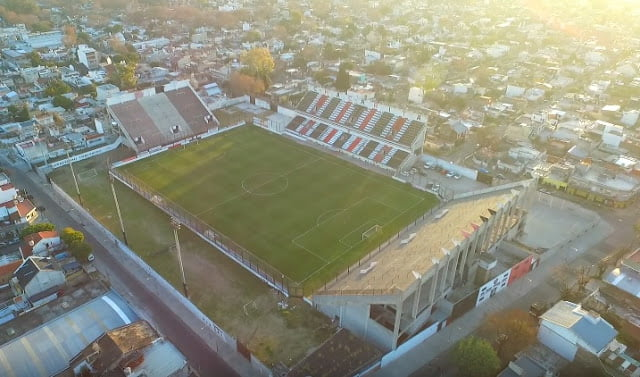 Porquettargasce's tweet photo. "A puertas cerradas"

Porque Chacarita jugaría ante Quilmes sin público y la sanción podría extenderse por dos partidos. Se espera la confirmación oficial.

✍️ @revistaascenso https://t.co/rn9pn1mFcx