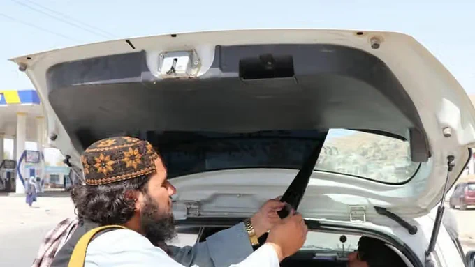 طالبان جمع آوری سلاح و پاک سازی موترها را آغاز کرد