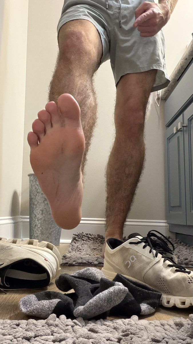 FootMasterBuck's tweet photo. Y’all my feet are so sweaty! I bet they stick to your face! 😂 https://t.co/heD3gRdDGX