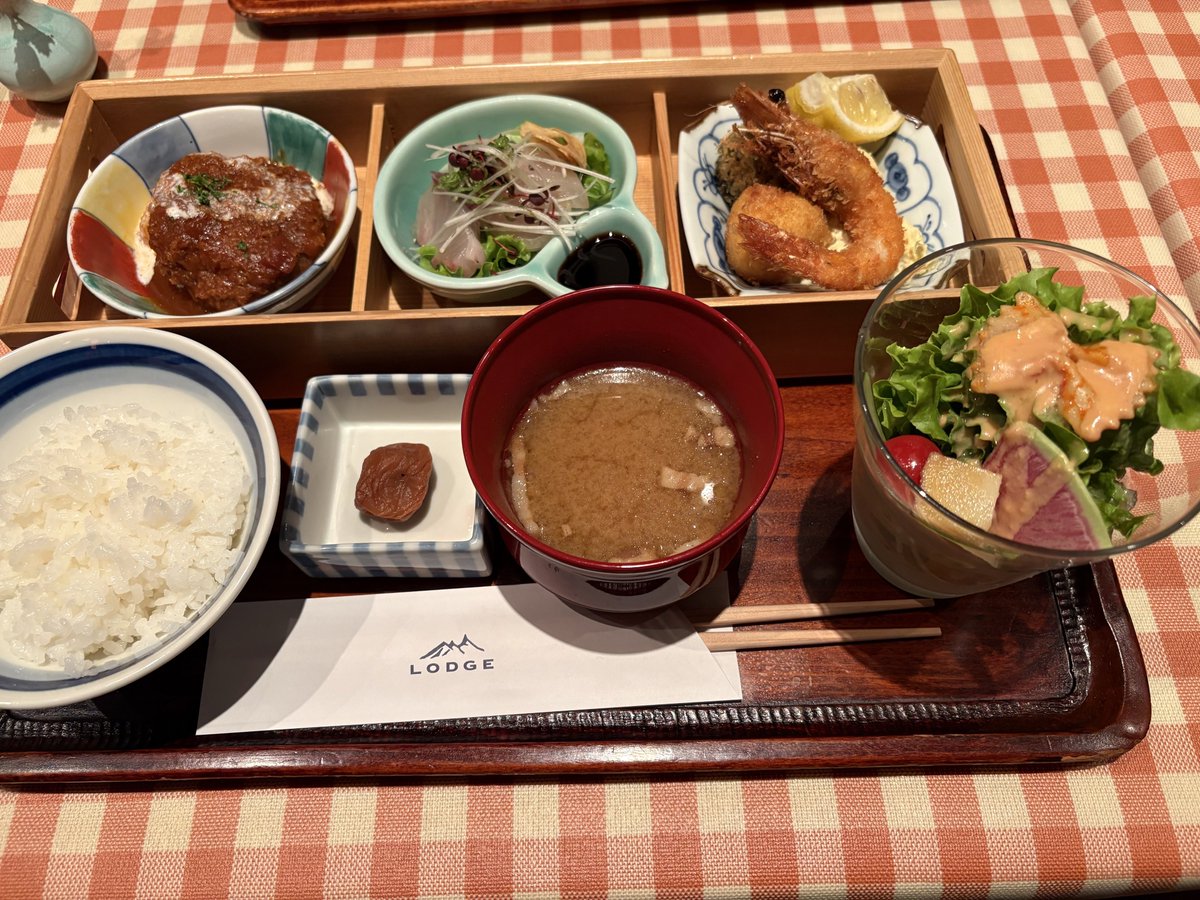 ALFIN82249703's tweet photo. 心斎橋駅
ロッヂ
洋食弁当定食
#心斎橋　#ハンバーグ　#エビフライ　#昼ごはん https://t.co/5FegegkzrF