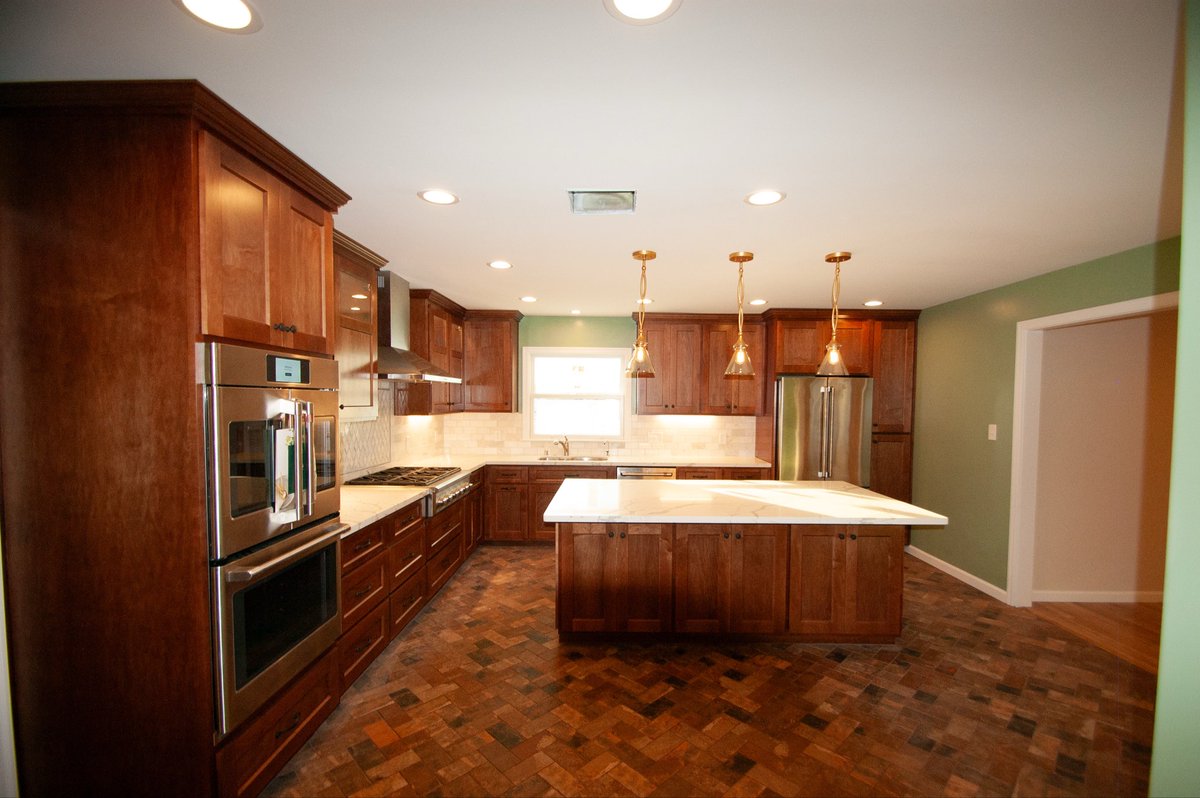 HartiganConst's tweet photo. Fresh finish on this kitchen remodel! 🍳 New cabinets, countertops, and a whole new feel for the space. Another happy client, another job we're proud of. #KitchenRemodel #GeneralContractor #CustomHome #QueenCreekAZ https://t.co/EdZ6oRQY8c