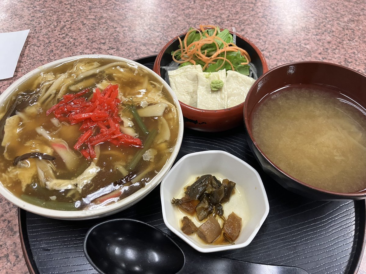 onoden4476's tweet photo. まるひで食堂なう

湯葉のあんかけ丼うまい！
湯葉のあんかけ丼と刺身湯葉の定食で1,200円なのはお得では？

#まるひで食堂 https://t.co/rO3A6QEMOO