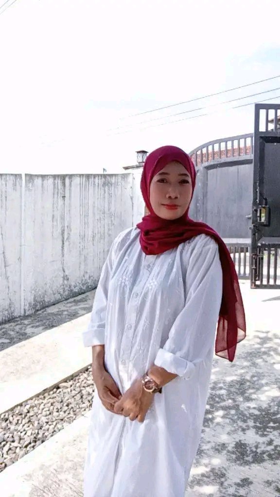 radenpv8's tweet photo. nyokap udah rapi saja pagi pagi https://t.co/UPkMHBylG7