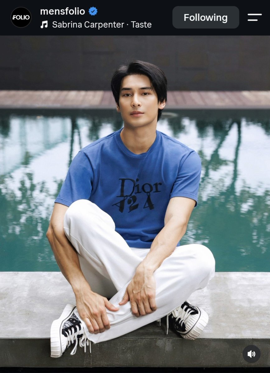 ApoMyLover's tweet photo. IG: mensfolio

"Dior and A24 just made some major moves: a partnership with some merch to match" ✨️

Apo Nattawin is completely rocking this blue tee from #DiorA24. His visuals are unbelievable! ❤️‍🔥🥰

DIOR WITH NATTAWIN
@Nnattawin1 #ApoNattawin
@Dior #Dior https://t.co/XZVCoyhZyB