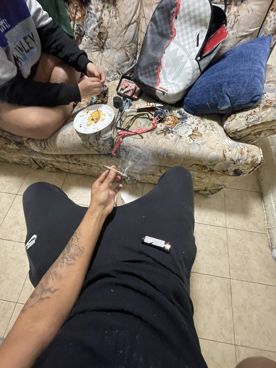 onlyuponsouls's tweet photo. Can’t say how I feel cause you no here, so I just roll my feelings in the spliff. https://t.co/VcNYhblTDk