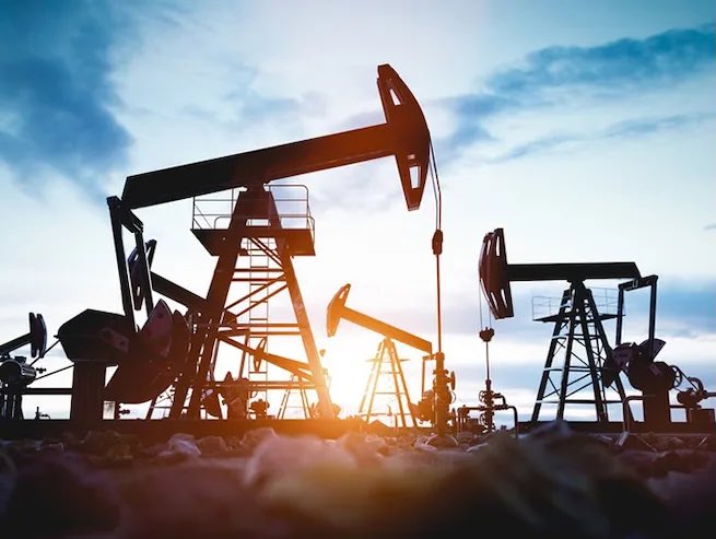 MiEconomiaSV's tweet photo. El barril del crudo West Texas Intermediate subió 4.4%, alcanzando su nivel más alto desde mayo. Un repunte en los precios internacionales que mantendrá bajo presión los costos de los combustibles e insumos importados en El Salvador. 
#EconomíaSV #PetróleoWTI https://t.co/4mS2j29sEP