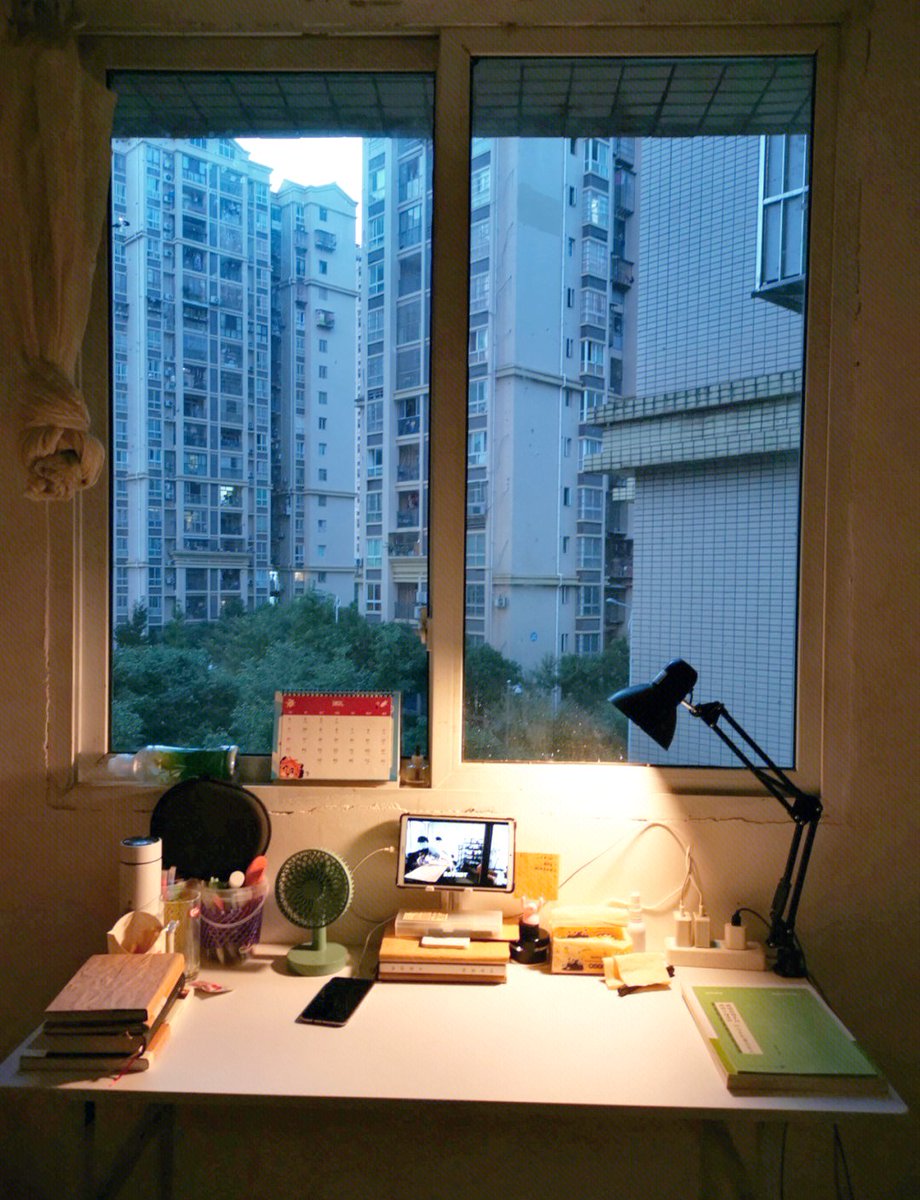 TSarangdha2520's tweet photo. Transforming my messy desk into a focused workspace with just a few small tweaks—good vibes, clear layout, way better productivity. https://t.co/jCejyjNuya