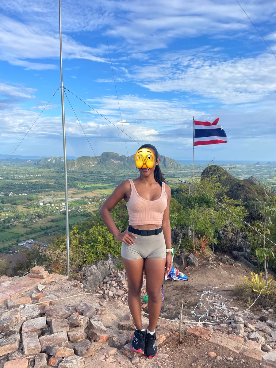 janjan24231's tweet photo. รอถูกหวยจนเฉา วิ่งไปขึ้นเขายังฟินกว่า🏃🏾‍♀️💦 #เขาอกทะลุ #พัทลุง  เช้า ๆ #ป่าพะยอม เหงาจัง https://t.co/IJf22GQuVp