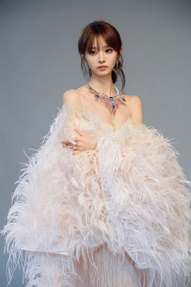 luvutianxiwei's tweet photo. #TianXiwei’team has released new behind the scenes photos of her costume fitting for Qing Feng Chui You Sheng #TheWinner 

source: https://t.co/DISOUdYkfY https://t.co/kLBA0xnb7b
